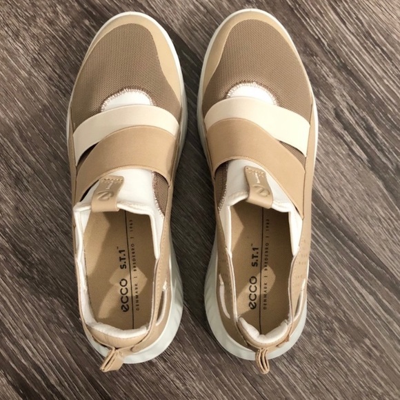 Ecco Women's St.1 Lite Slip-On Sneakers - Picture 3 of 10